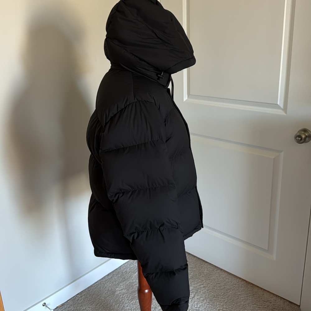 Aritzia Super Puff Shorty Jacket Black Sold Out size Large - Picture 7 of 12